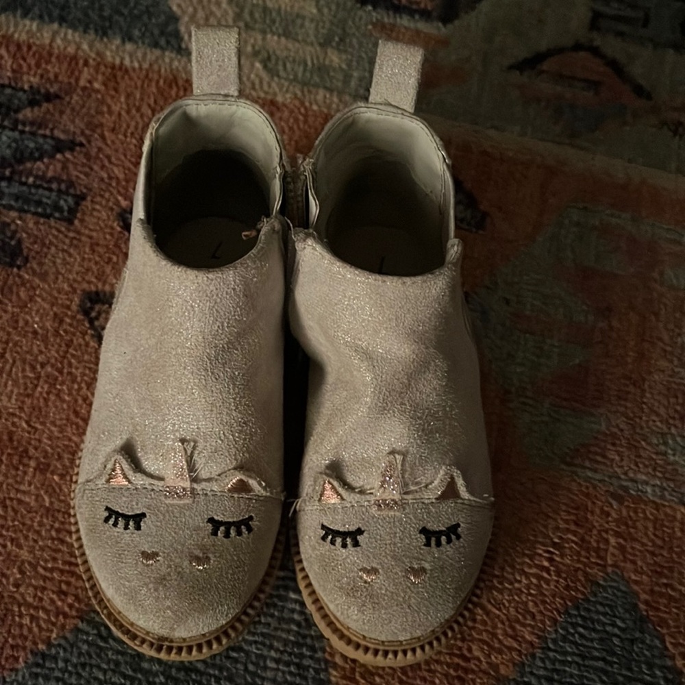 Cute grey unicorn star boots! Toddler 7